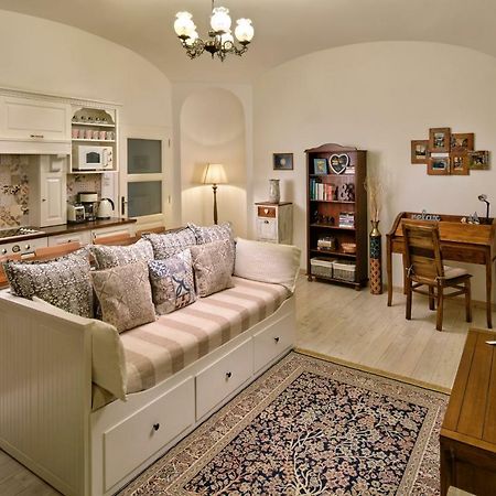 Melody Apartman Еґер Екстер'єр фото