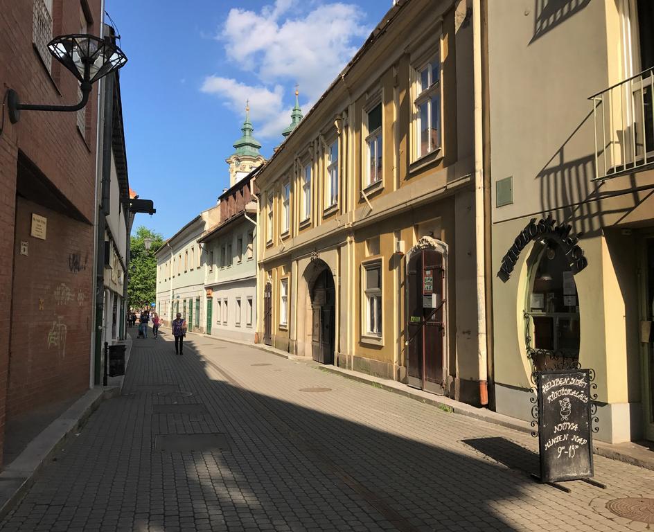 Melody Apartman Еґер Екстер'єр фото