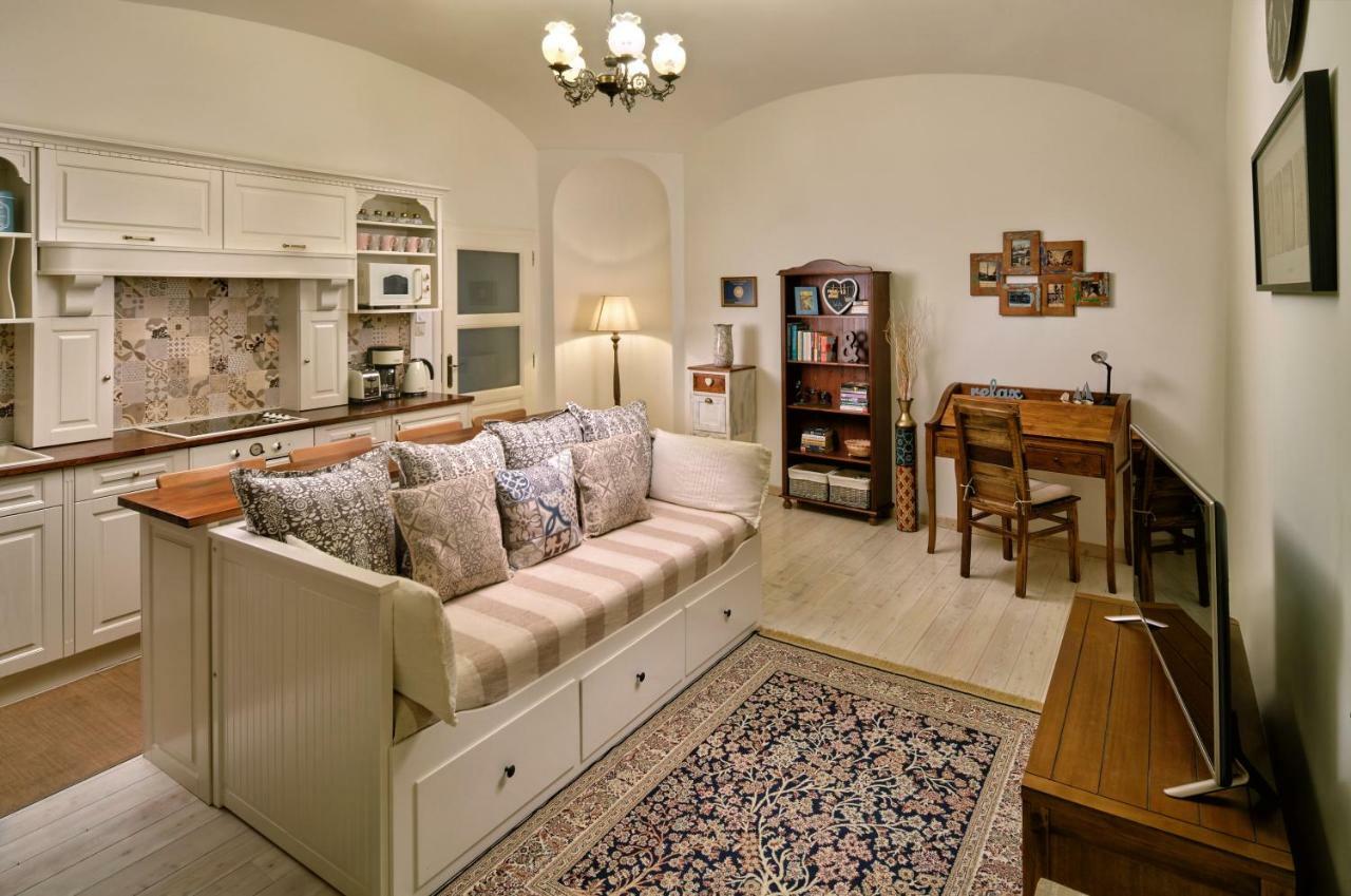 Melody Apartman Еґер Екстер'єр фото